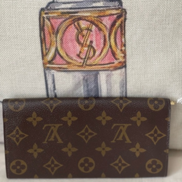 LOUIS VUITTON Vintage Sarah Wallet⭐️W/COA✨I will include a VERSACE Dust bag⭐️ - Picture 4 of 13